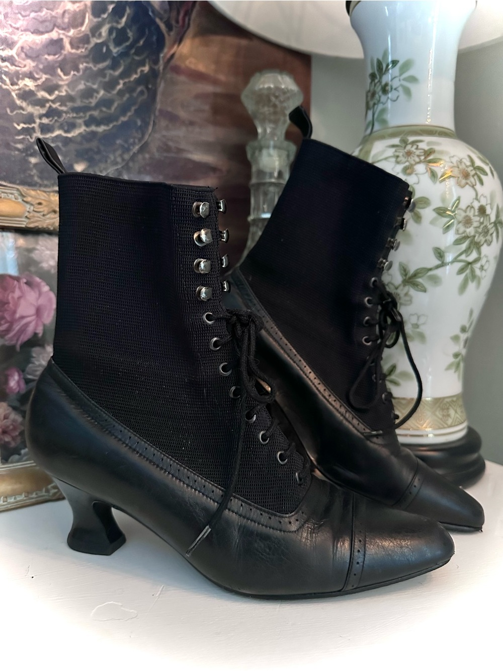American Eagle Tudor Black Lace Up Victorian Boots 6 Pointed-Toe Kitten Heel